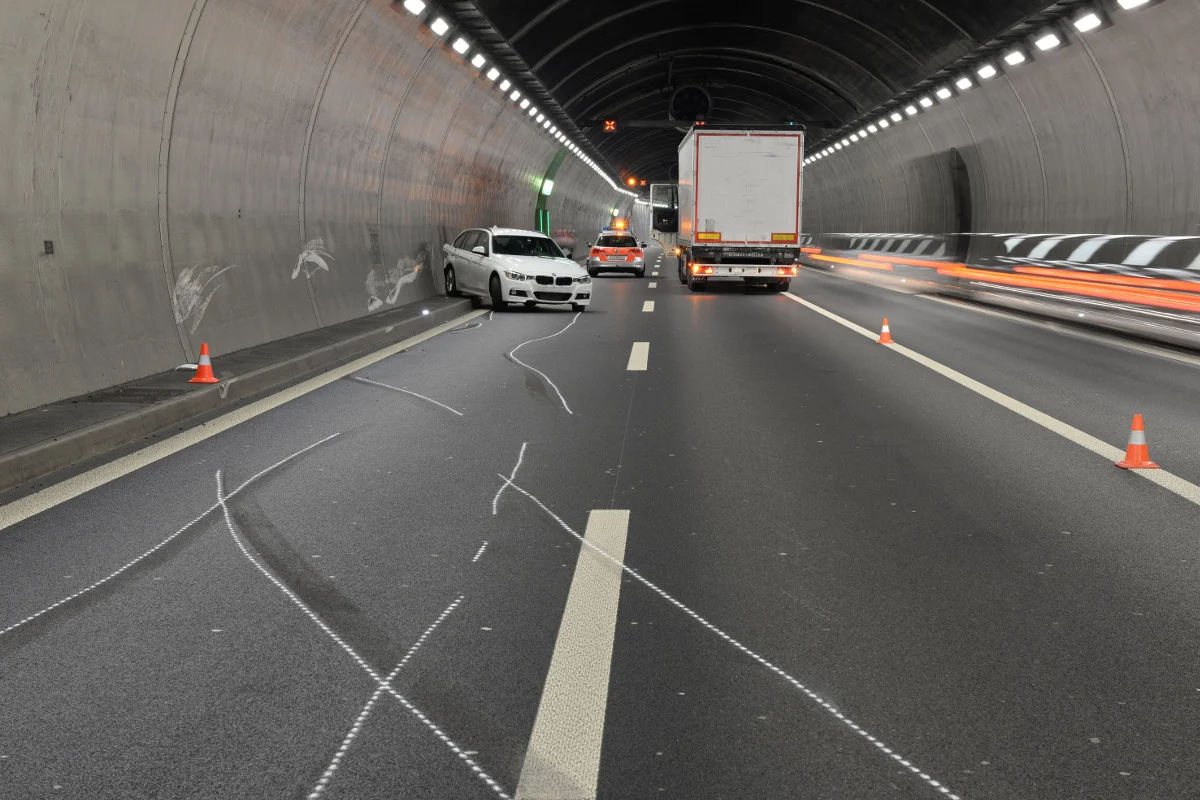 Luzern: Massiver Rückstau wegen Kollision im Reussporttunnel