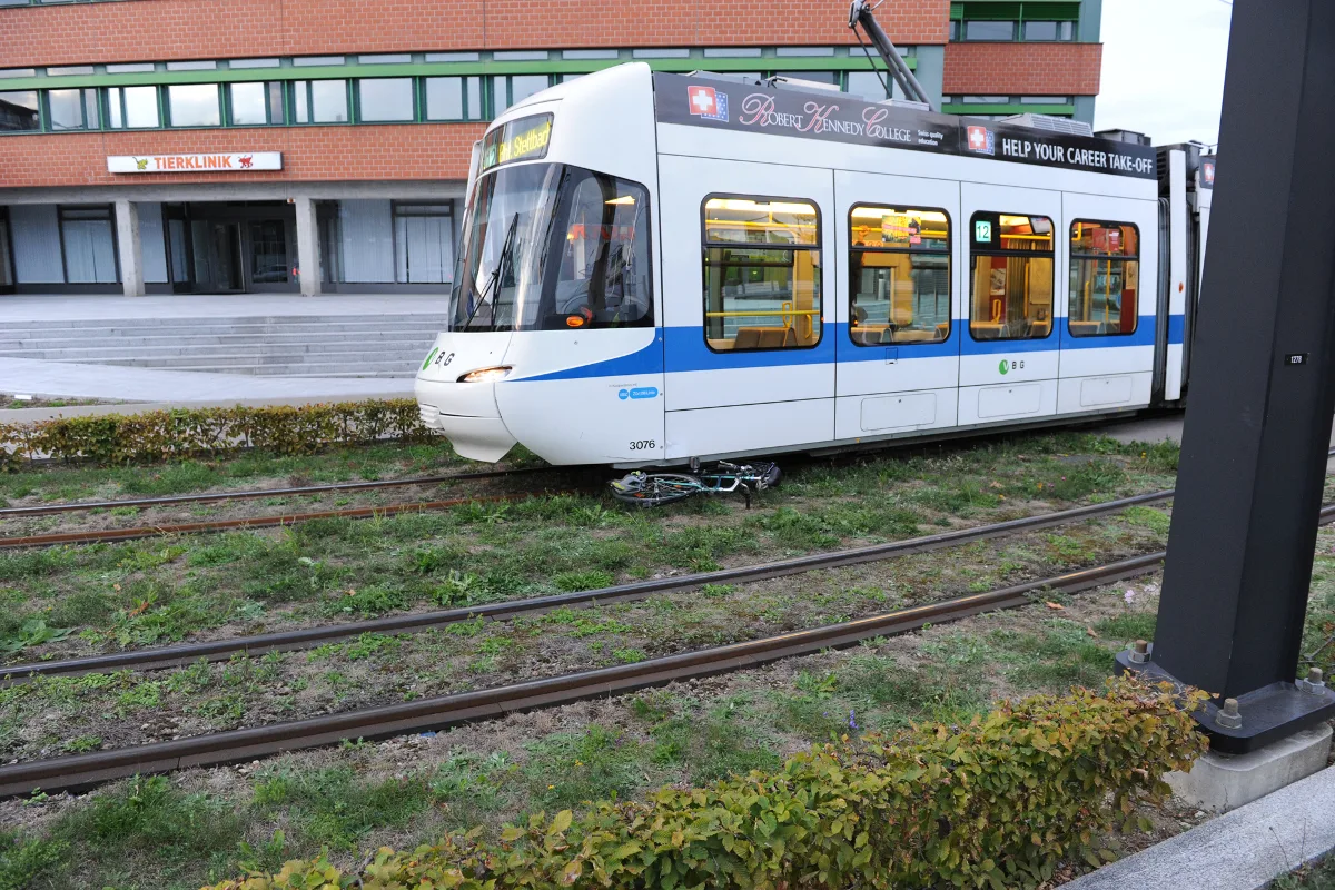 Schwerverletzter in Dübendorf! Tram in Unfall verwickelt