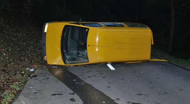 Totalschaden nach Alleincrash in Balm bei Messen