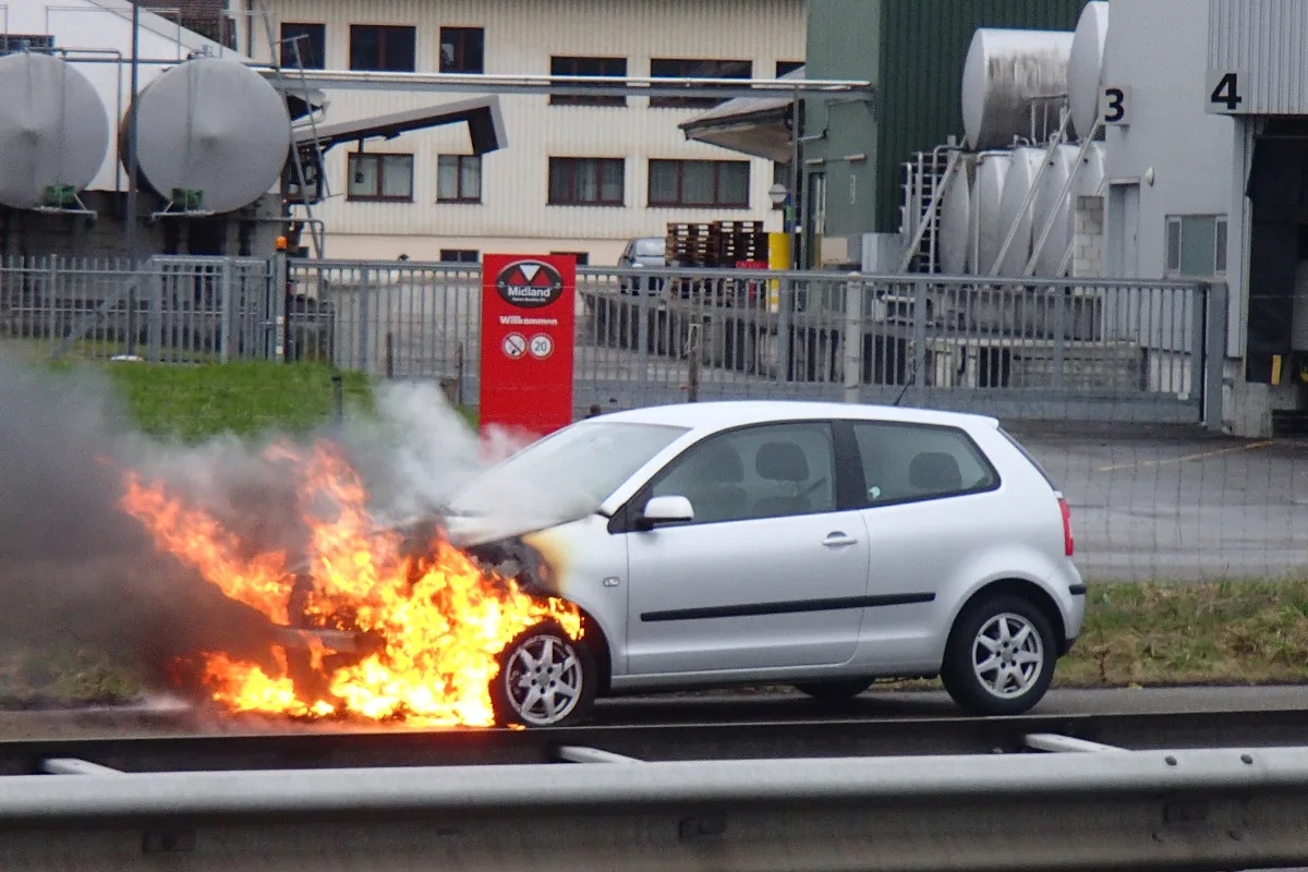 Auto auf der A1 bei Hunzenschwil ausgebrannt