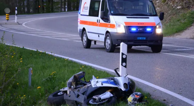 Läufelfingen: Motorradfahrer bei Selbstunfall verletzt