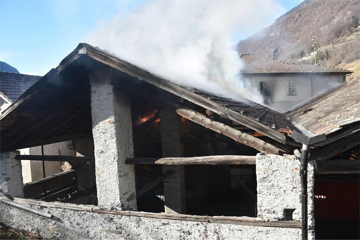 Roveredo GR - Erheblicher Sachschaden bei Gebäudebrand