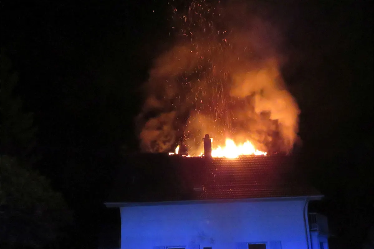 Niederrohrdorf AG - Brand zerstörte Dachstock