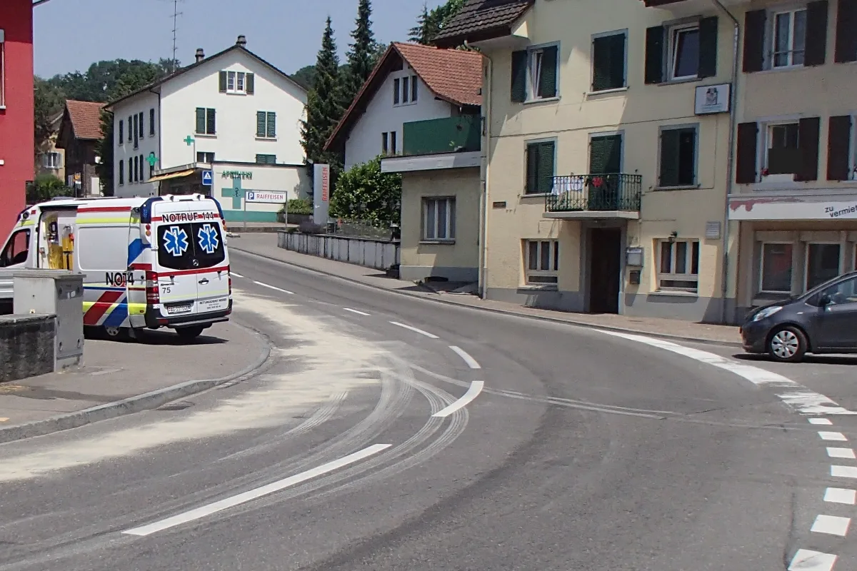 Töfffahrer in Mellingen gestürzt - zwei Verletzte
