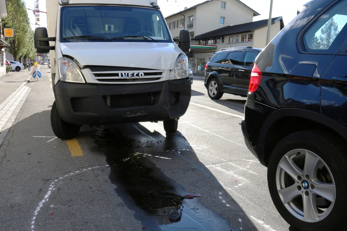 St. Gallen SG - Lieferwagenlenker fährt Auto ins Heck
