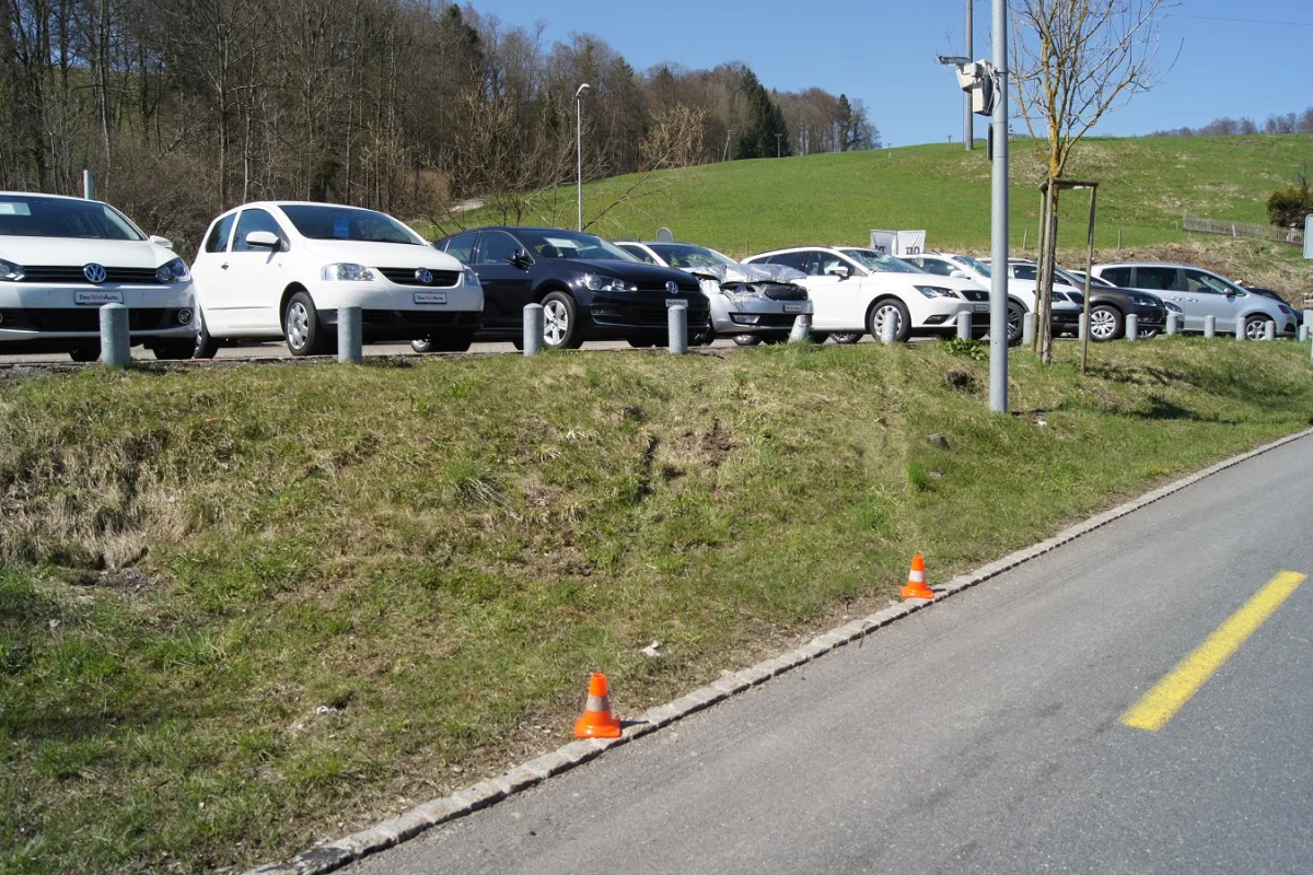 Motorradfahrer stürzt in Neuheim - Zeugen gesucht