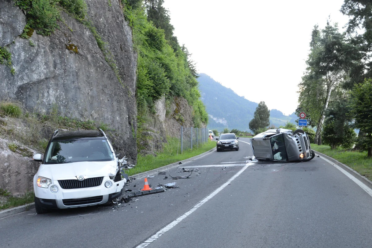 Vitznau LU: Frontalcrash fordert zwei Verletzte