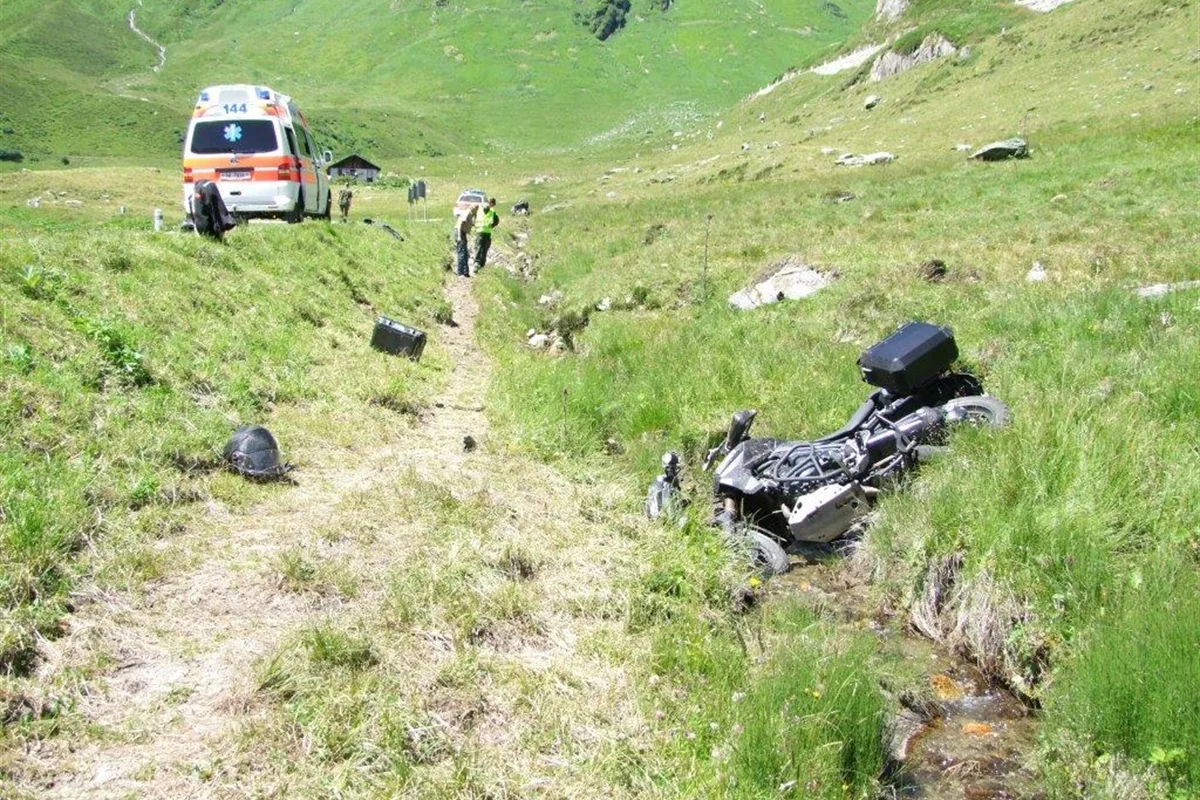 Tujetsch GR: 56-Jähriger mit Motorrad gestürzt