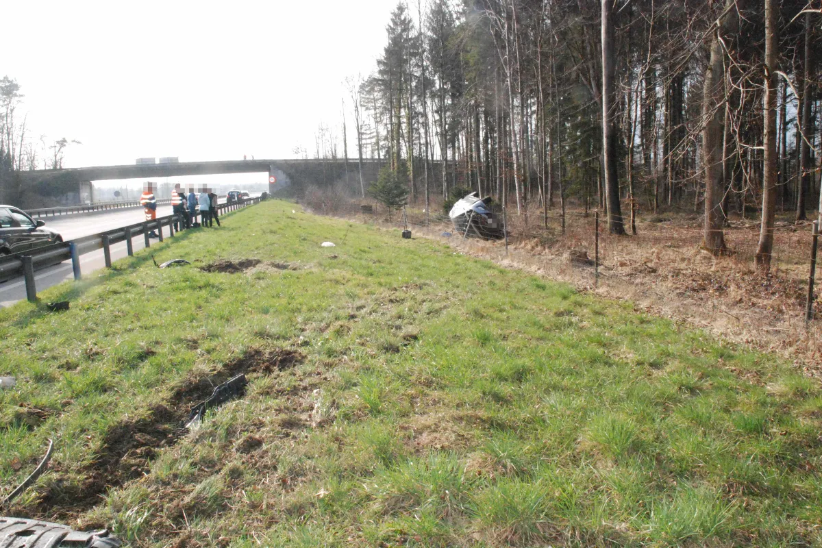 Auto überschlägt sich auf der A5 bei Luterbach