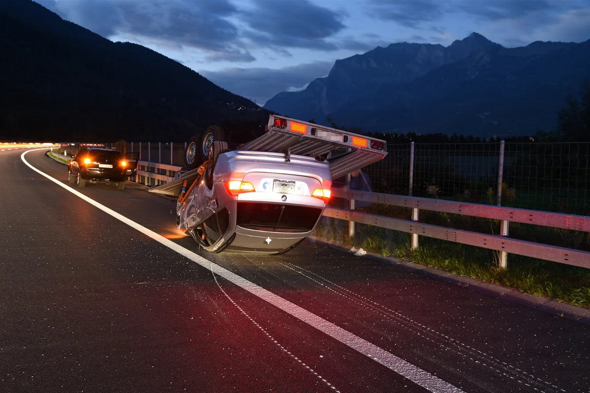 St. Moritz/Zizers GR - Verkehrsunfälle mit überschlagenen Anhängern 
