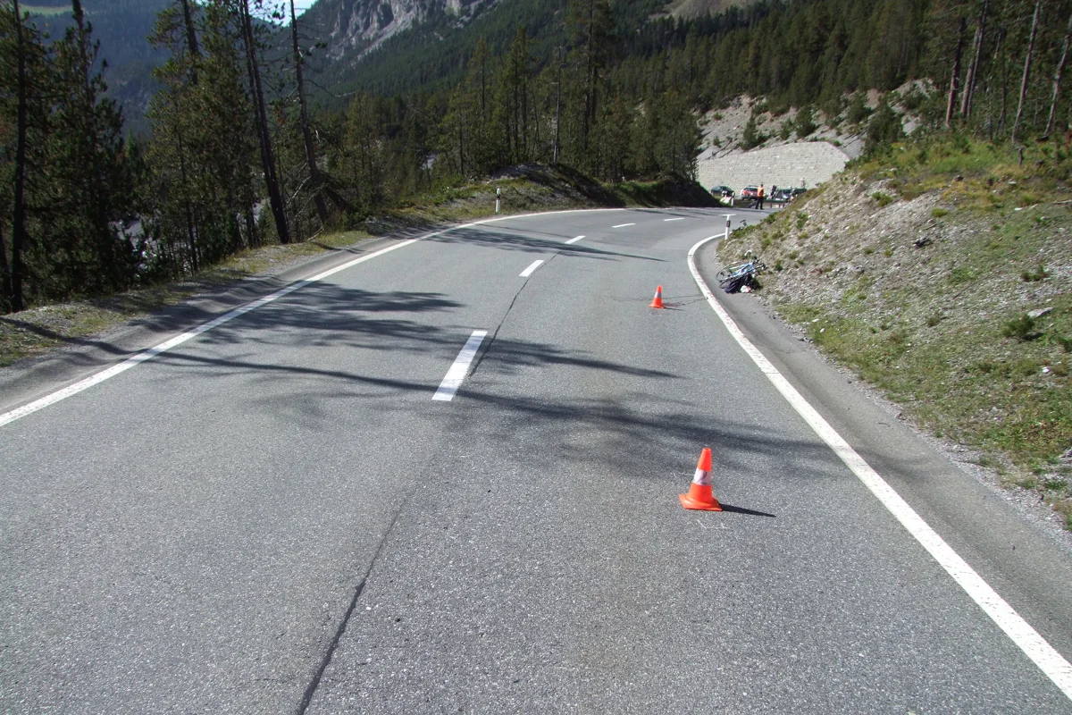 Rennradfahrer bei Zernez gestürzt