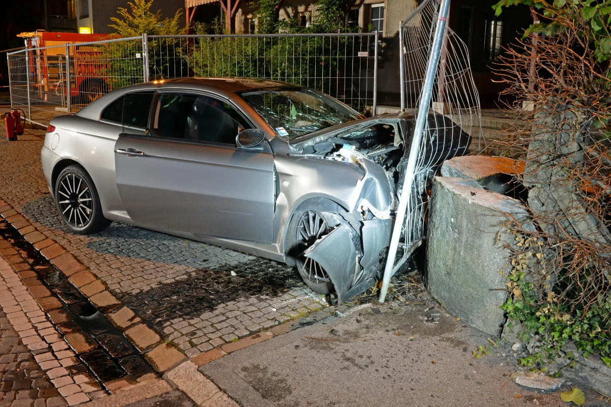 In Reiden gegen Mauerecke geprallt - Autofahrerin verstorben
