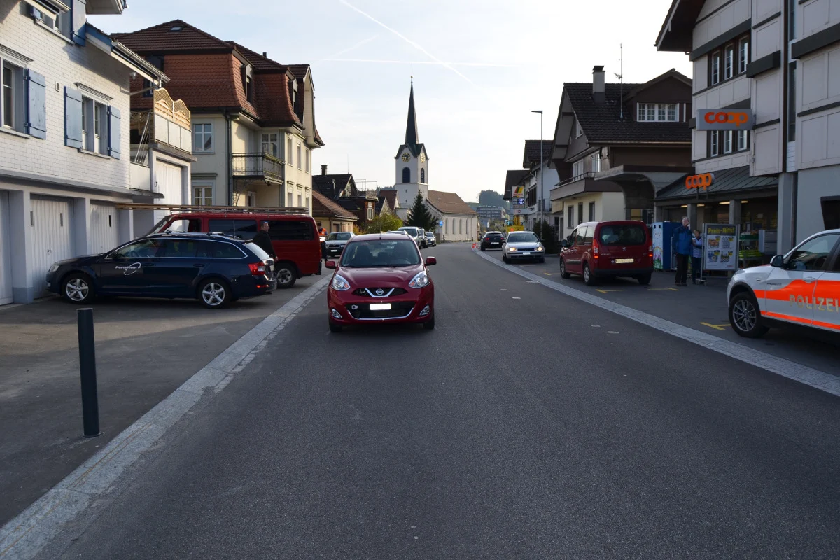 Waldstatt AR - 16-Jährige rennt Hund hinterher und wird von Auto erfasst