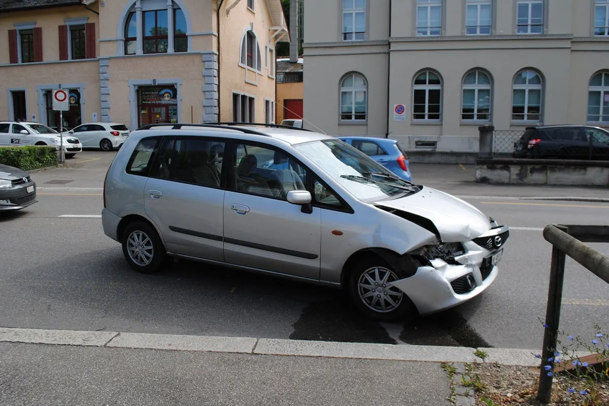 Stadt Schaffhausen SH - Auffahrkollision mit drei beteiligten Personenwagen
