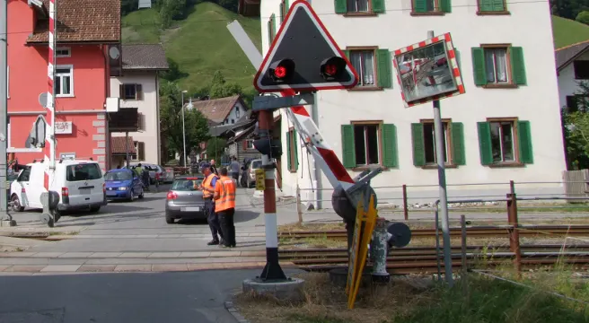 Grüsch: In Bahnschranke gekracht - Hund und Kind verletzt