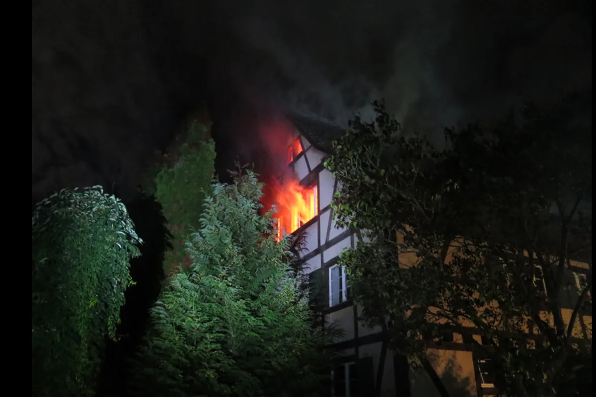 Allschwil BL: Brand in dreistöckigem Doppel-Einfamilienhaus