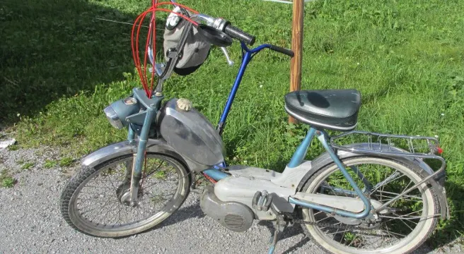 15-Jähriger verletzt sich bei Auffahrkollision in Näfels