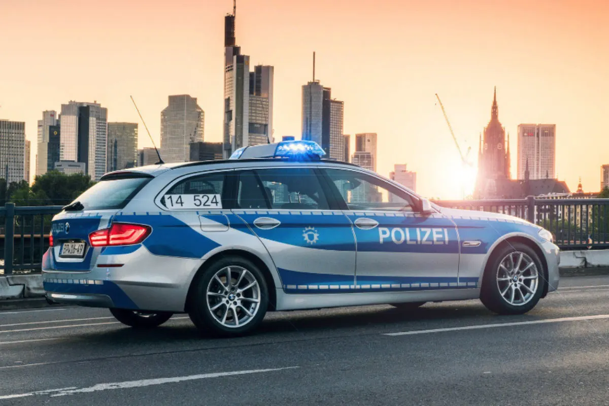 Zwei Kinder von unbekannter Person belästigt
