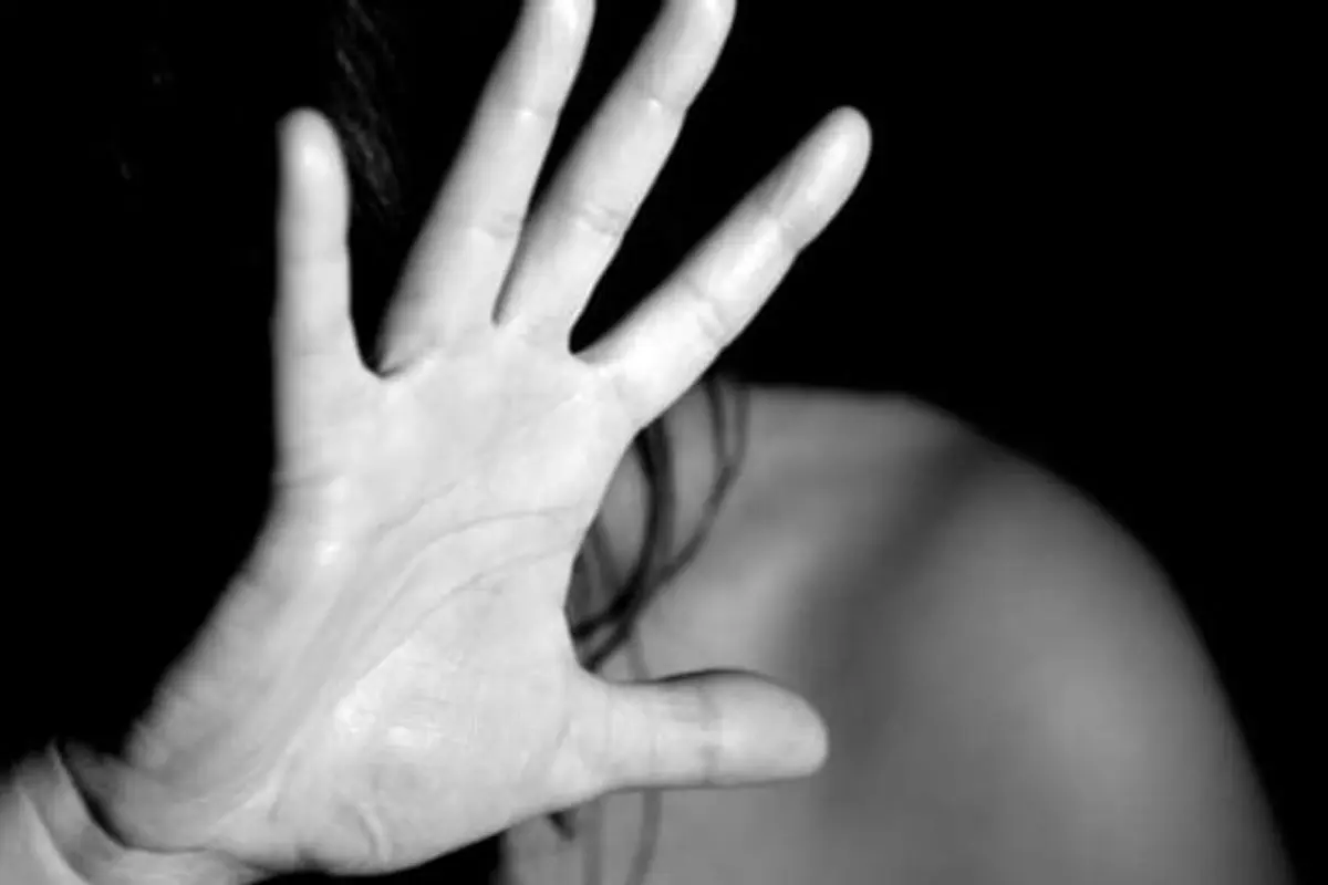 Inrath - Frau im Hausflur mit mehreren Stichverletzungen aufgefunden