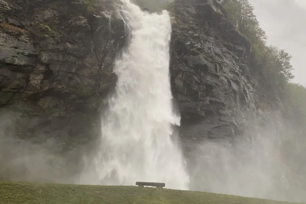 Unwetter-Alarm - Grosse Regenmengen zu erwarten - Schnee auf höher gelegenen Alpenpässen!