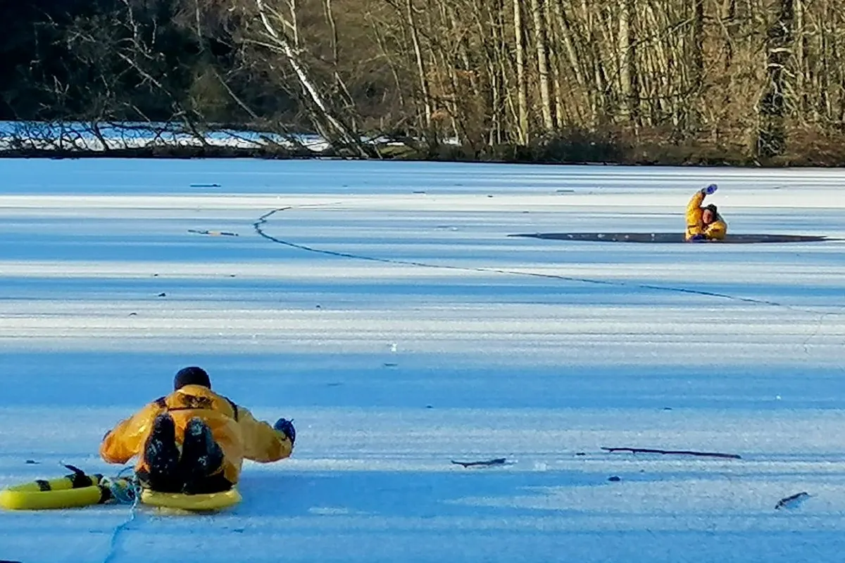 Alpenrod – Jugendliche aus eiskaltem Wasser gerettet