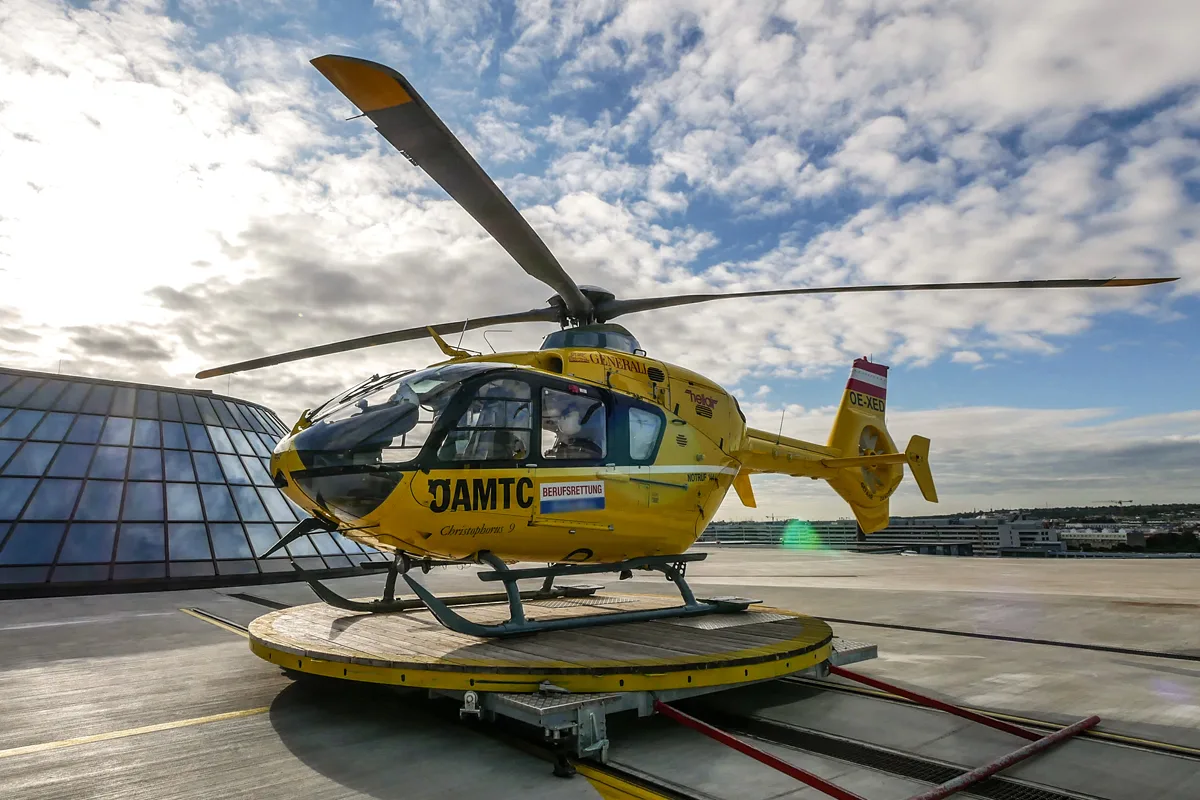 Schwerer Arbeitsunfall in Wien – Mann stürzt mehrere Meter ab