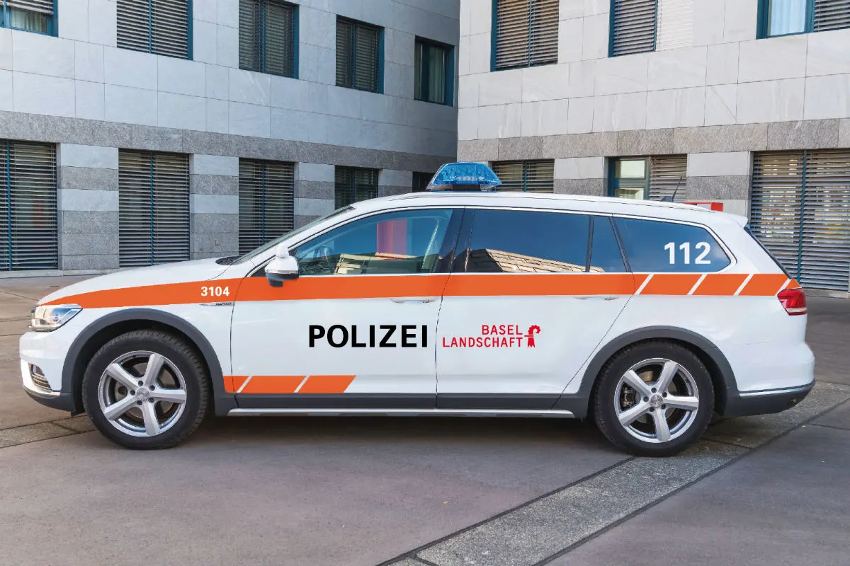 Parkierunfall in Zunzgen BL - Alkoholisierter Fahrzeuglenker verursacht Selbstunfall