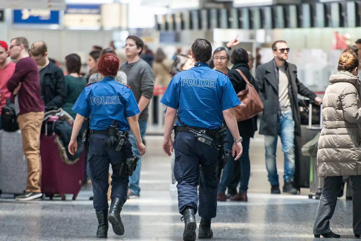 Zürich-Flughafen – Randalierende Passagierin im Flugzeug verhaftet