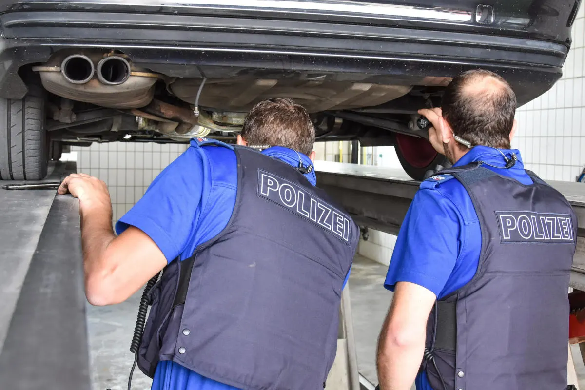 Thal SG - Zwei Autos nach Verkehrskontrolle stillgelegt