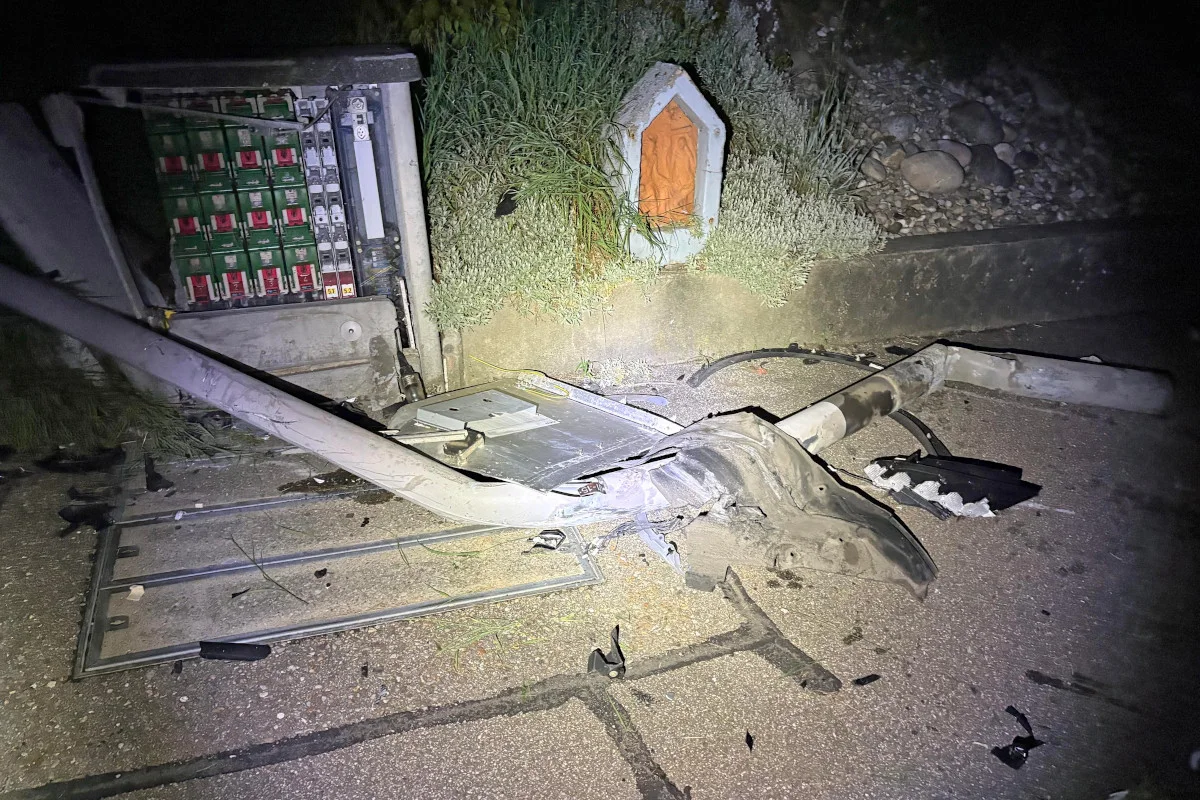 Unfall in Roggliswil LU – Lenker fährt betrunken in Kandelaber