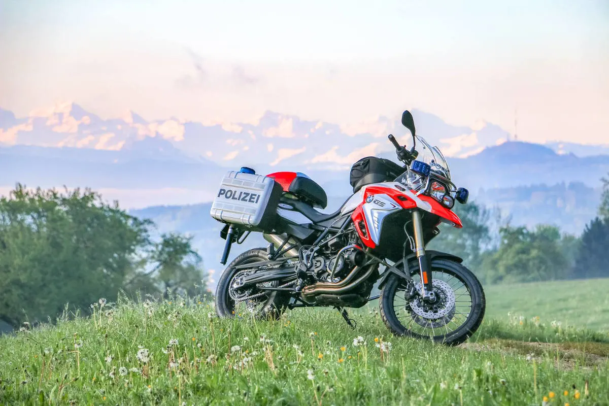 Domat/Ems GR - Alkoholisierter Junglenker auf einem Rad und ohne Helm