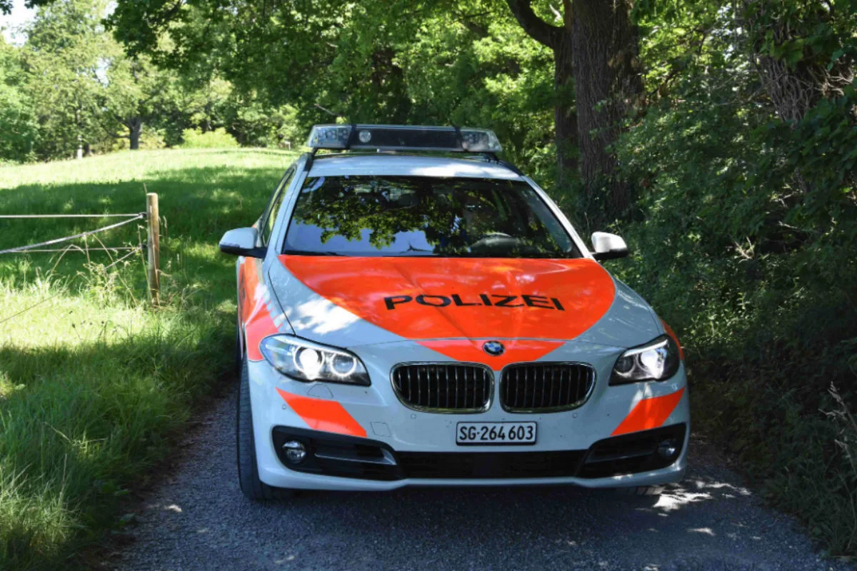 Hemberg SG - Mehrere Keller und Fahrzeuge durchsucht