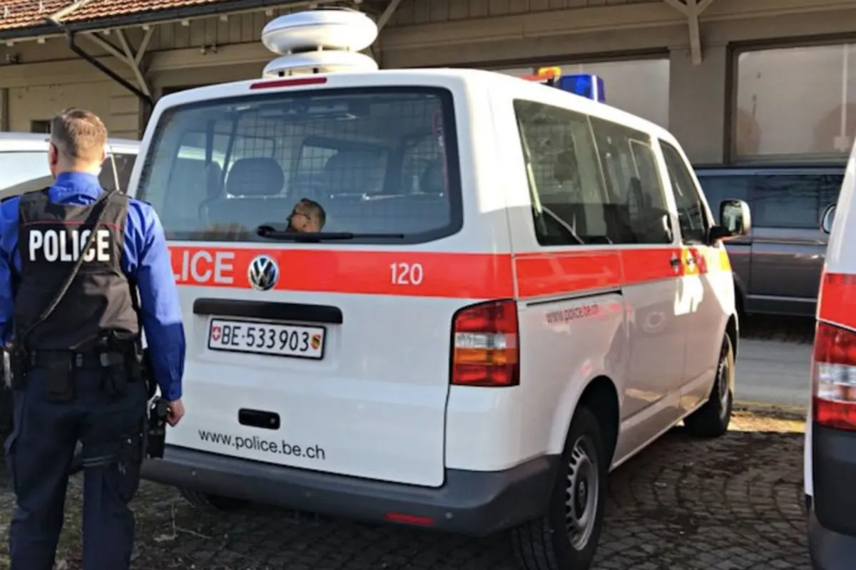 Steffisburg BE – E-Bike-Lenker nach Unfall in kritischem Zustand