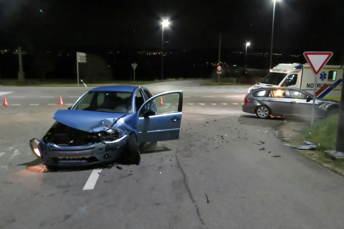 Tägerig AG - Zwei Autos zusammengeprallt
