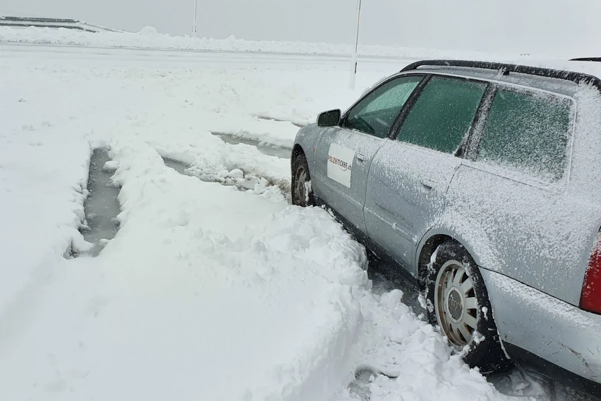 Schweiz - Stürmischer Dienstag, in den Bergen viel Neuschnee