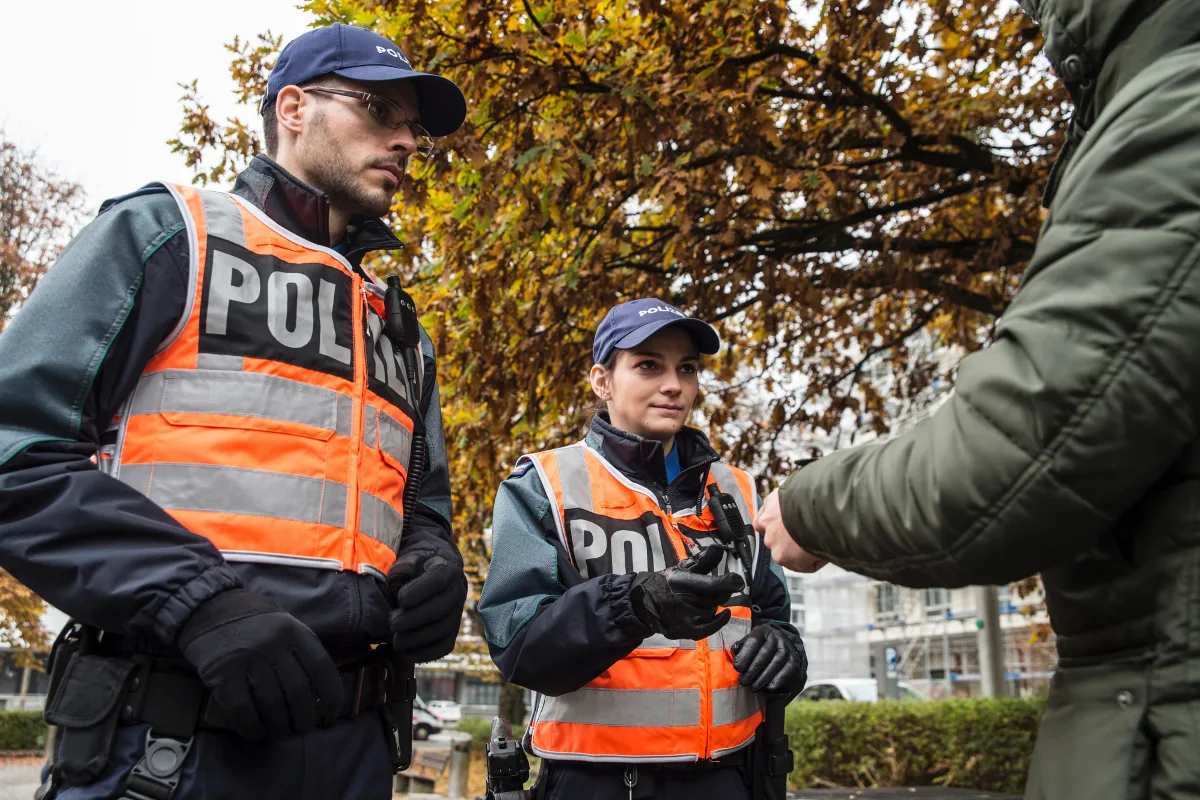 St. Gallen SG - Mann verletzt Polizisten