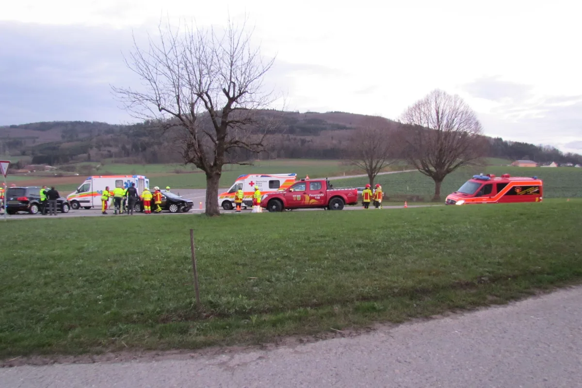 Unfall in Zeiningen fordert vier Verletzte