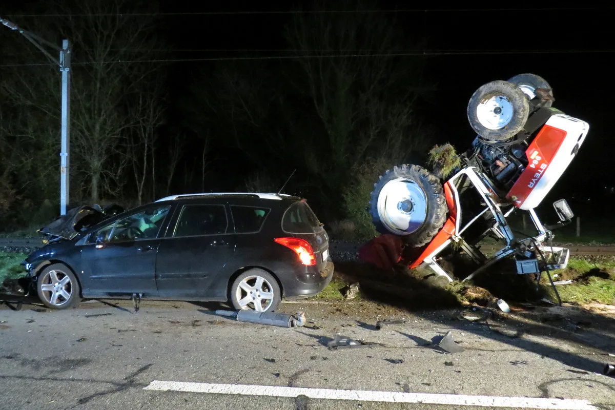 Kölliken AG - Heftiger Auffahrcrash mit Traktor 