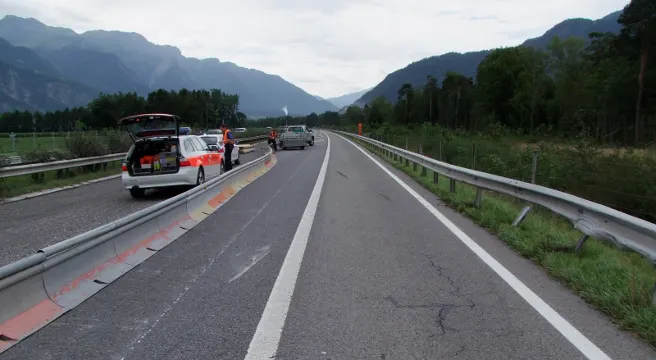 Grosser Schaden nach Alleinunfall auf der A13 bei Zizers