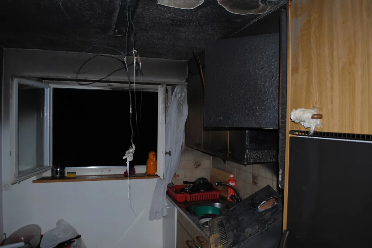 Siblingen SH - Bewohner und Feuerwehr löschen Brand auf Balkon