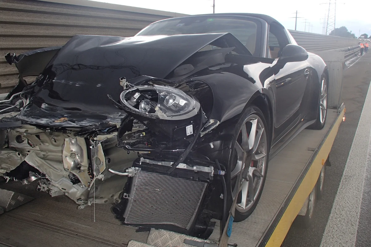 Zeiningen AG - Auf der A3 Herrschaft über Porsche verloren