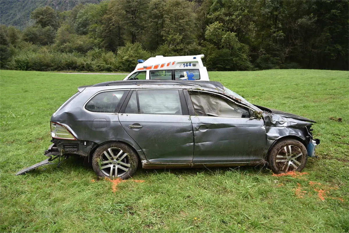 Soazza GR - Selbstunfall mit Überschlag