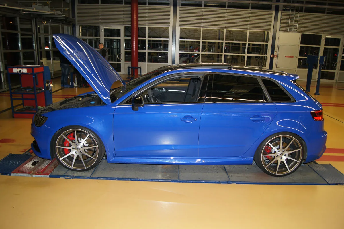 Steinhausen ZG - 50 getunte Autos kontrolliert