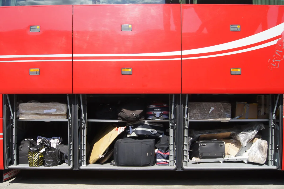 Steinhausen ZG - Illegaler Sachentransport mit serbischem Reisecar 