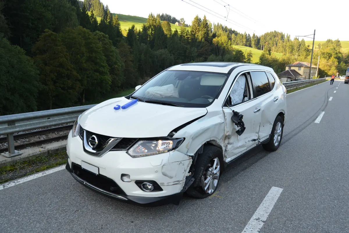 Hundwil AR - Kollision zwischen Auto und Lastwagen