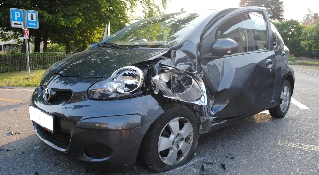 Kollision mit drei Fahrzeugen in Hallau