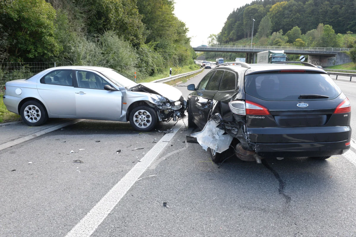 Dagmersellen LU - Crash auf der A2 - auch zwei Kinder verletzt