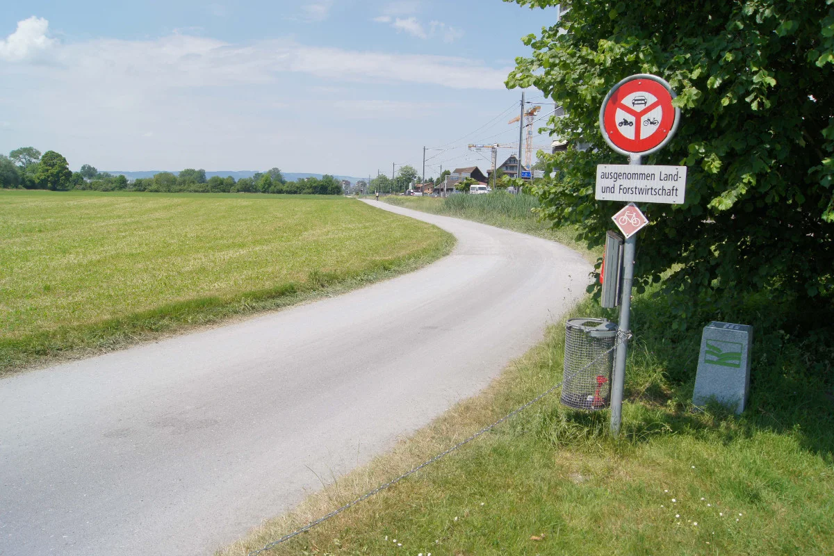 Zug/Cham ZG - Politzei kündigt Velokontrollen auf dem Chamer Fussweg an