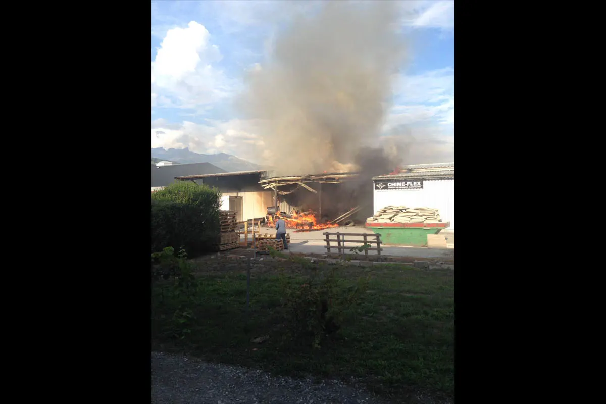 Granges VS: Brand in Lagerhalle