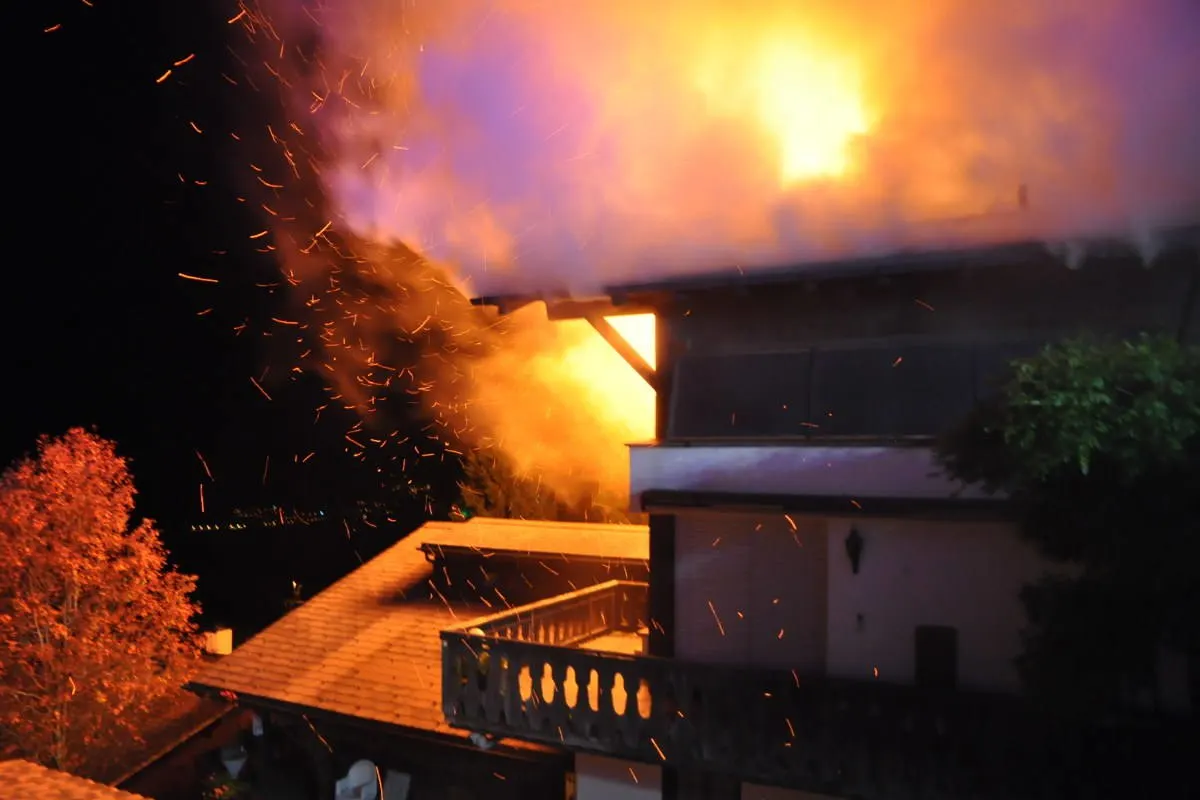 Triesenberg FL - Dachstuhl in Brand  